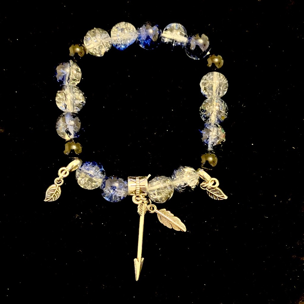 Blue and silver arrowhead beaded bracelet with a touch of boho charm
18cm/7.08in